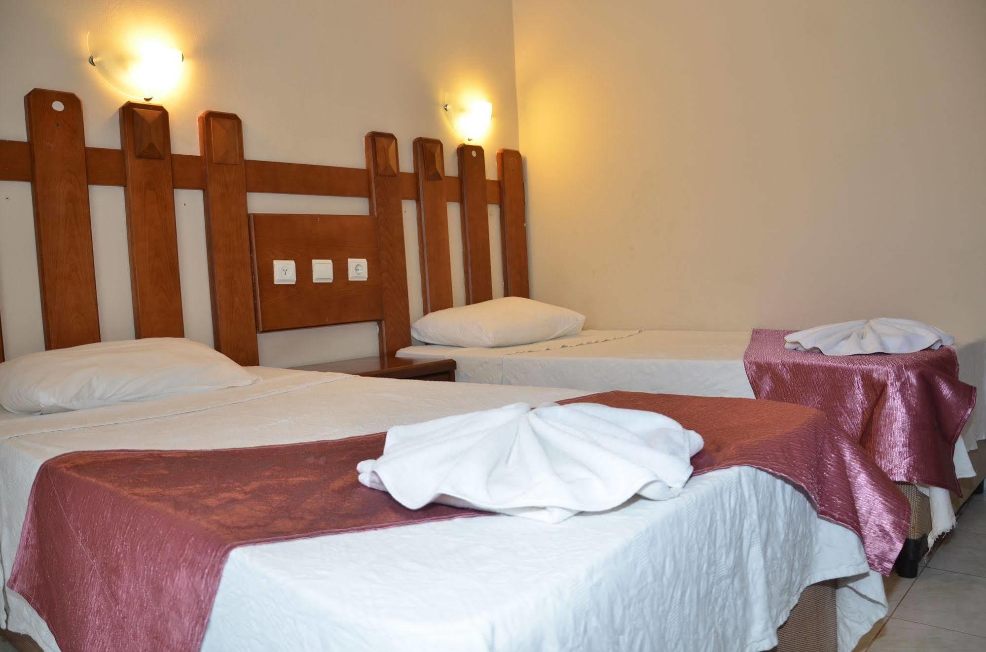 Can Apartments Турунч Екстериор снимка