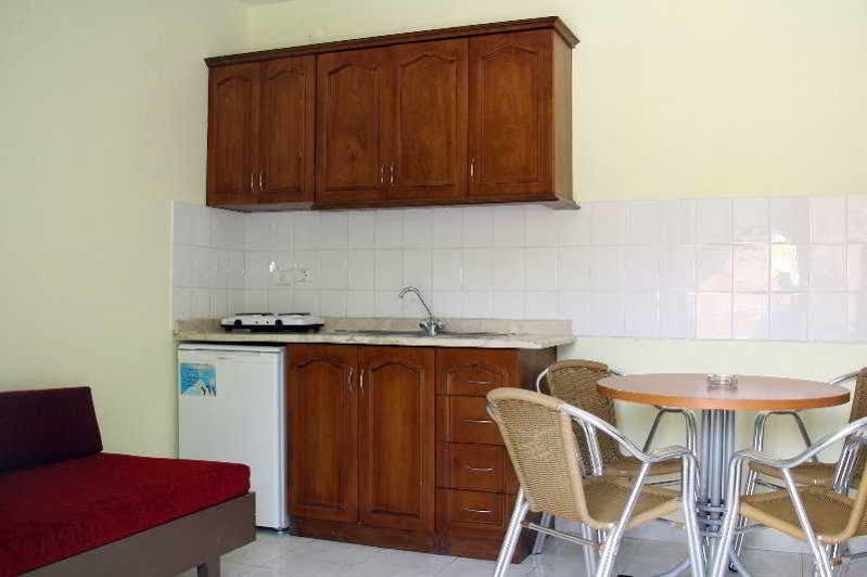 Can Apartments Турунч Екстериор снимка