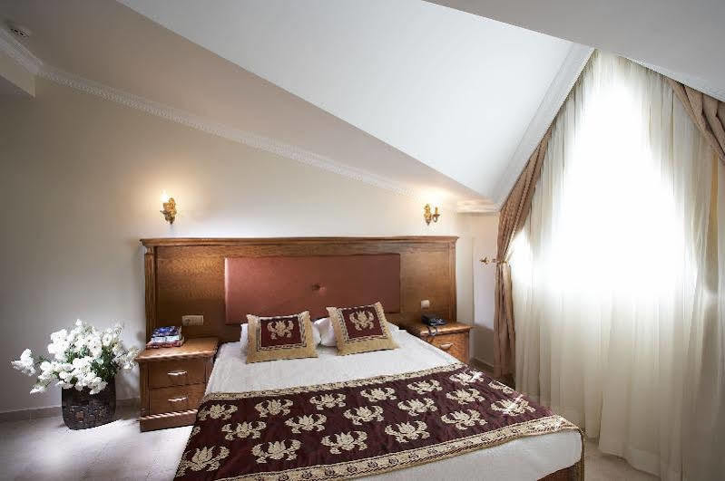 Can Apartments Турунч Екстериор снимка