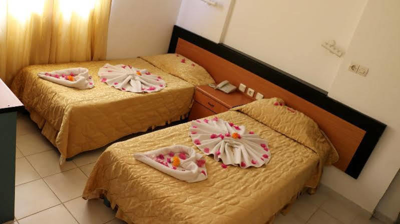 Can Apartments Турунч Екстериор снимка
